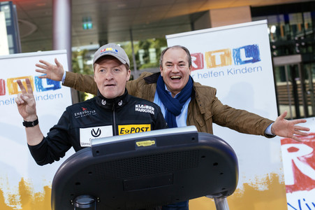 Fototermin zur '24 h Laufband-Challenge' in Köln