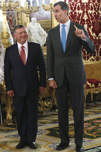 Die Königspaare von Spanien und Jordanien im Palacio Real in Madrid