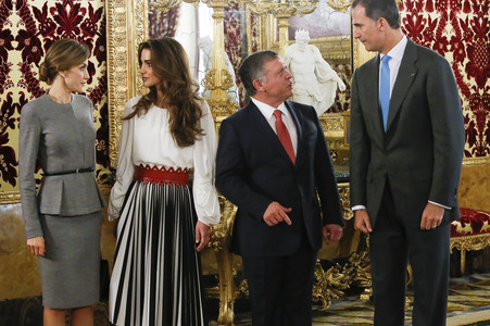 Die Königspaare von Spanien und Jordanien im Palacio Real in Madrid