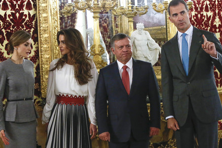 Die Königspaare von Spanien und Jordanien im Palacio Real in Madrid