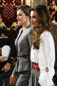 Die Königspaare von Spanien und Jordanien im Palacio Real in Madrid