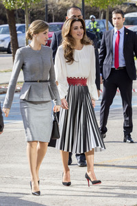 Königin Letizia und Königin Rania besuchen das Centro de Biologia Molecular Severo Ochoa in Madrid