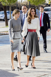 Königin Letizia und Königin Rania besuchen das Centro de Biologia Molecular Severo Ochoa in Madrid