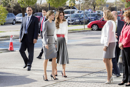 Königin Letizia und Königin Rania besuchen das Centro de Biologia Molecular Severo Ochoa in Madrid