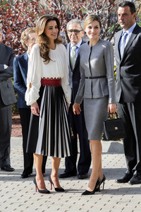 Königin Letizia und Königin Rania besuchen das Centro de Biologia Molecular Severo Ochoa in Madrid