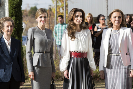 Königin Letizia und Königin Rania besuchen das Centro de Biologia Molecular Severo Ochoa in Madrid
