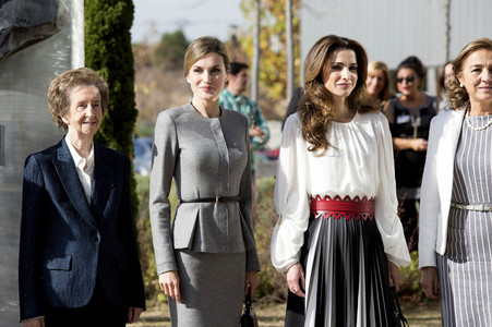 Königin Letizia und Königin Rania besuchen das Centro de Biologia Molecular Severo Ochoa in Madrid