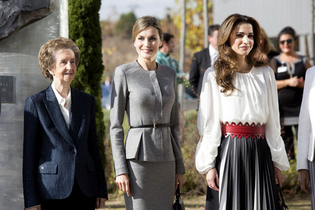 Königin Letizia und Königin Rania besuchen das Centro de Biologia Molecular Severo Ochoa in Madrid