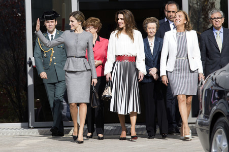 Königin Letizia und Königin Rania besuchen das Centro de Biologia Molecular Severo Ochoa in Madrid