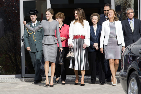Königin Letizia und Königin Rania besuchen das Centro de Biologia Molecular Severo Ochoa in Madrid