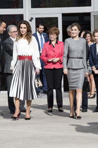Königin Letizia und Königin Rania besuchen das Centro de Biologia Molecular Severo Ochoa in Madrid
