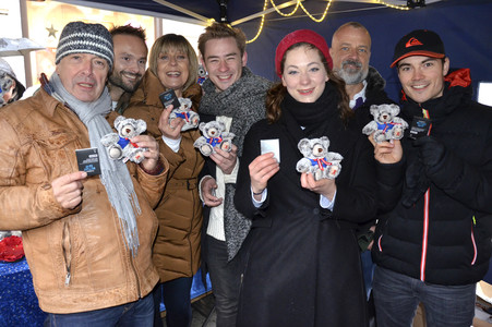 Teddybären Charity Verkauf der 'Sturm der Liebe' Stars in München
