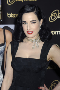Dita Von Teese Autogrammstunde in New York