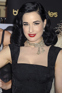 Dita Von Teese Autogrammstunde in New York