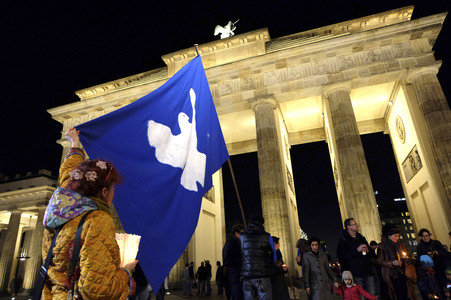 Lichterkette für Frieden und Toleranz in Berlin
