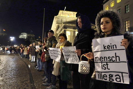 Lichterkette für Frieden und Toleranz in Berlin