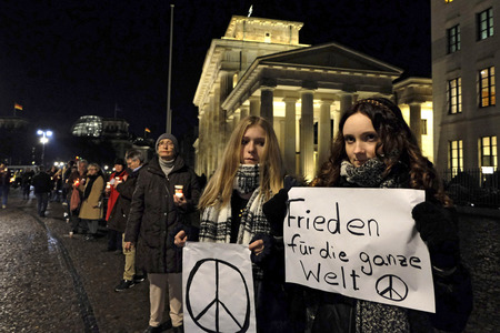 Lichterkette für Frieden und Toleranz in Berlin