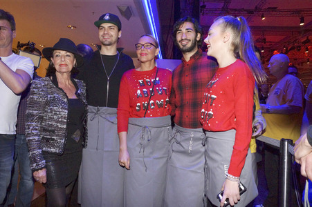 Frank Zanders 21. Weihnachtsfeier für Obdachlose und Bedürftige in Berlin