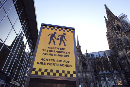 Anzeigetafel am Kölner Hauptbahnhof