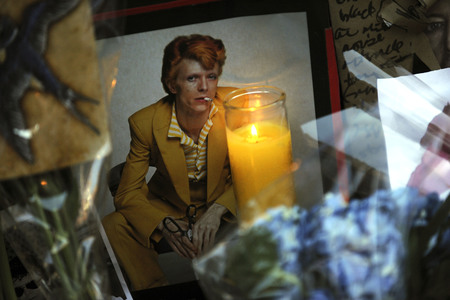 Trauerbekundung vor dem Apartment von David Bowie in New York