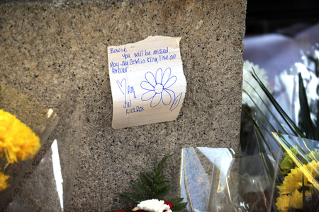 Trauerbekundung vor dem Apartment von David Bowie in New York