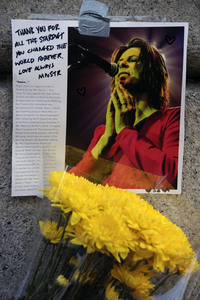 Trauerbekundung vor dem Apartment von David Bowie in New York