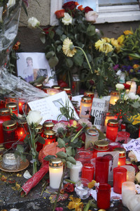 Trauerbekundung vor der ehemaligen Wohnung von David Bowie in Berlin
