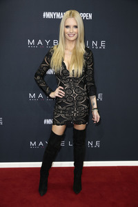 Maybelline New York Make-Up Runway Fashion Show auf der Mercedes-Benz Week Autumn/Winter 2016 in Berlin