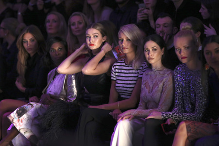 Maybelline New York Make-Up Runway Fashion Show auf der Mercedes-Benz Week Autumn/Winter 2016 in Berlin