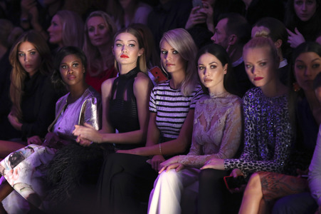 Maybelline New York Make-Up Runway Fashion Show auf der Mercedes-Benz Week Autumn/Winter 2016 in Berlin