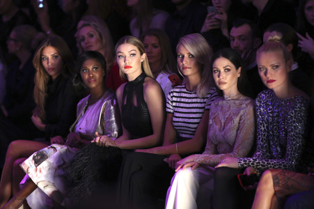 Maybelline New York Make-Up Runway Fashion Show auf der Mercedes-Benz Week Autumn/Winter 2016 in Berlin