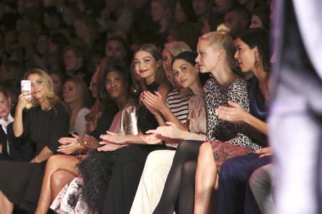 Maybelline New York Make-Up Runway Fashion Show auf der Mercedes-Benz Week Autumn/Winter 2016 in Berlin