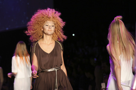 Maybelline New York Make-Up Runway Fashion Show auf der Mercedes-Benz Week Autumn/Winter 2016 in Berlin