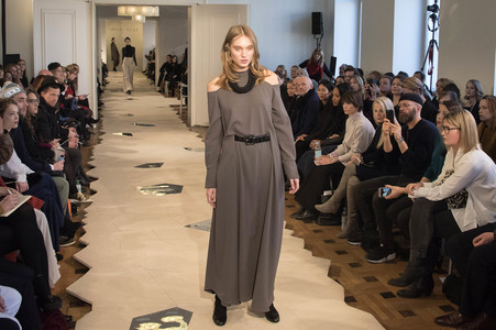 Nobi Talai Fashion Show auf der Mercedes-Benz Fashion Week Autumn/Winter 2016 in Berlin