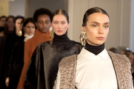 Nobi Talai Fashion Show auf der Mercedes-Benz Fashion Week Autumn/Winter 2016 in Berlin