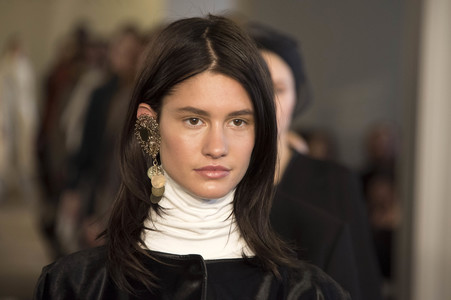 Nobi Talai Fashion Show auf der Mercedes-Benz Fashion Week Autumn/Winter 2016 in Berlin
