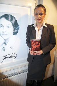 Mercedes Echerer, Schauspielerin, Moderatorin