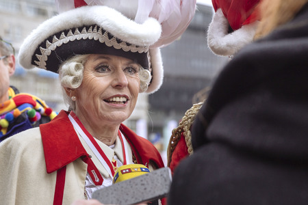 Henriette Reker und die Roten Funken in Köln