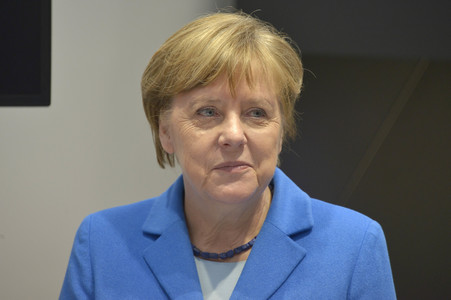Angela Merkel beim Rundgang über die Computermesse CeBIT in Hannover