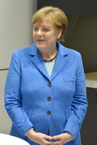 Angela Merkel beim Rundgang über die Computermesse CeBIT in Hannover