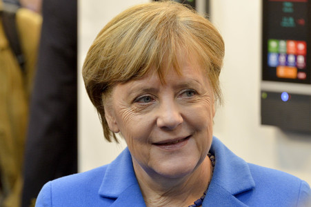 Angela Merkel beim Rundgang über die Computermesse CeBIT in Hannover