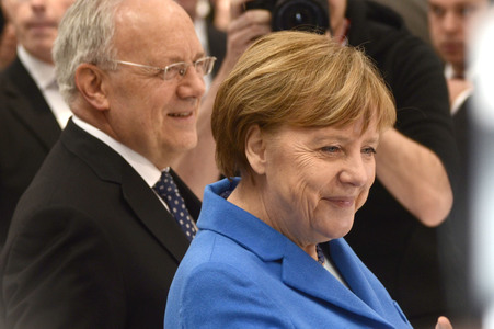 Angela Merkel beim Rundgang über die Computermesse CeBIT in Hannover
