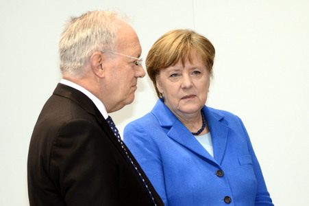 Angela Merkel beim Rundgang über die Computermesse CeBIT in Hannover