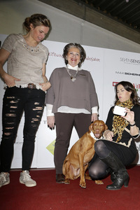 'Charity Shopping with Friends' in Hamburg