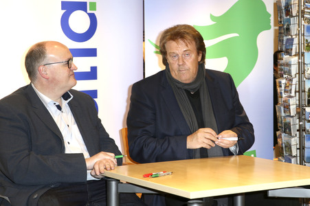 Buchsigniertstunde mit Haoward Carpedael in Hamburg