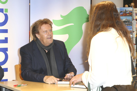 Buchsigniertstunde mit Haoward Carpedael in Hamburg