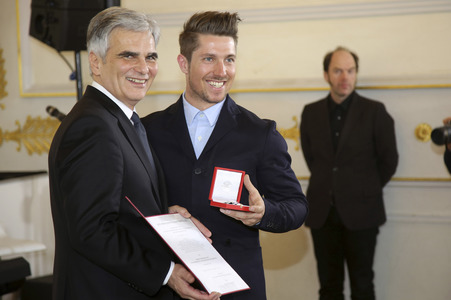 Bundeskanzler Werner Faymann, c, Schirennläufer und fünffacher Weltcupsieger