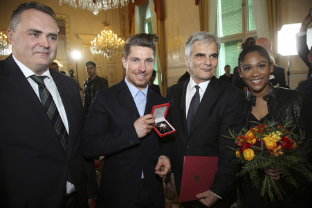 Mag. Hans Peter Doskozil, Bundesminister für Verteidigung und Sport der Republik Österreich, Marcel Hirscher, Schirennläufer und Weltcuo-Sieger; Werner Faymann, Bundeskanzler; Rose Alkaba, Sängerin und Schwester von David Alaba