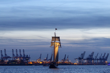 Kräne im Hamburger Hafen