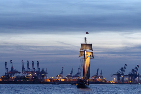 Kräne im Hamburger Hafen